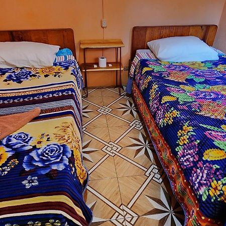 Hospedaje Santo Domingo Panajachel Exteriör bild