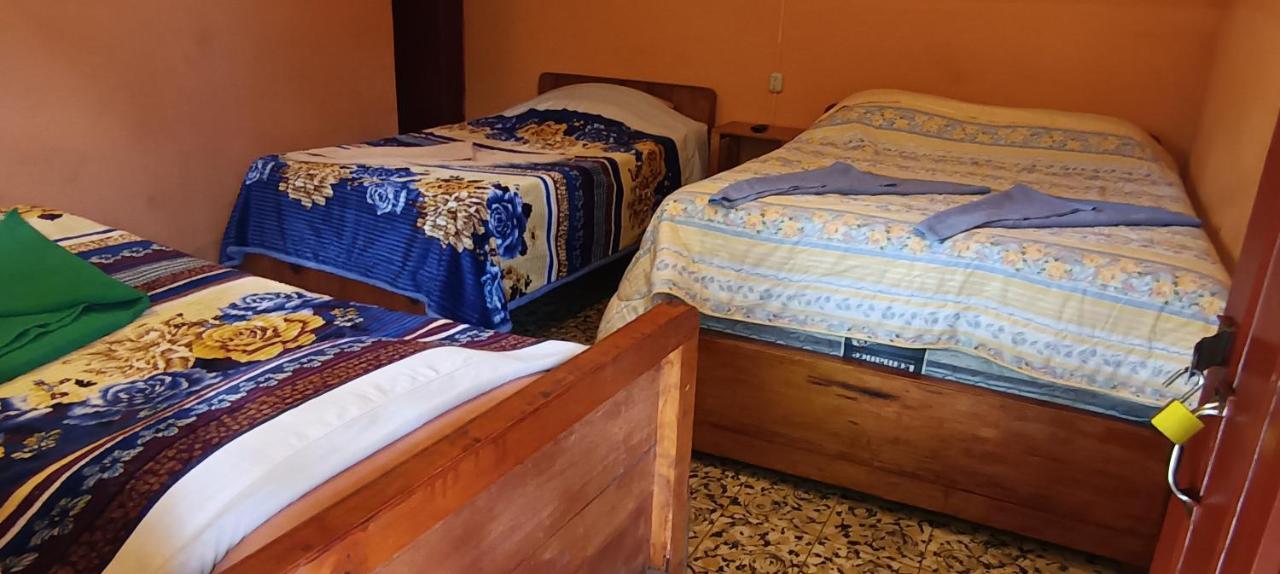Hospedaje Santo Domingo Panajachel Exteriör bild