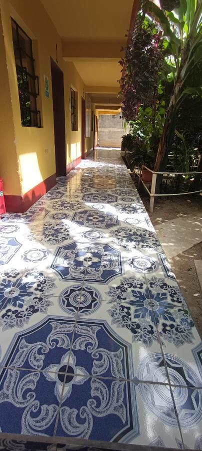 Hospedaje Santo Domingo Panajachel Exteriör bild