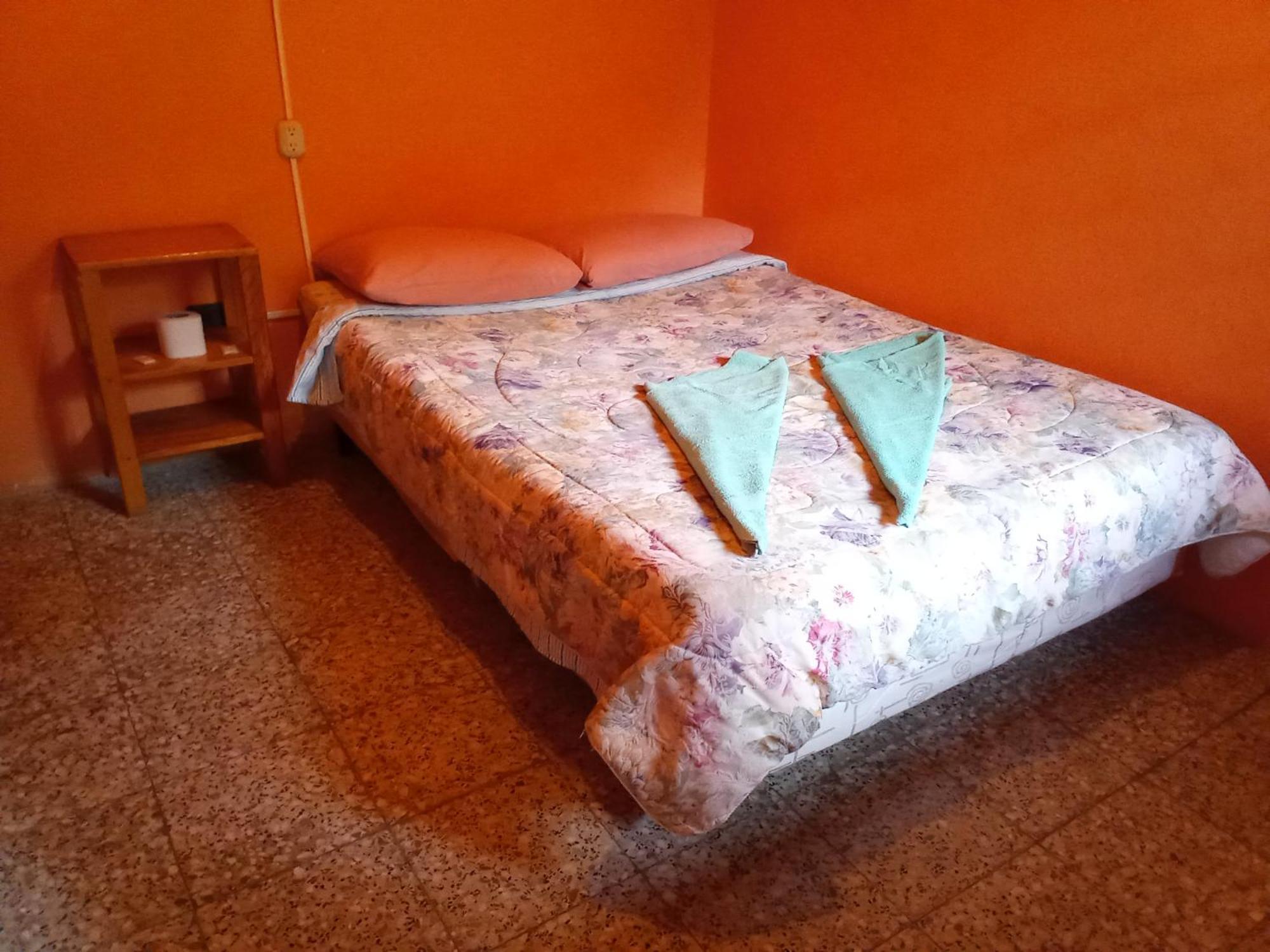 Hospedaje Santo Domingo Panajachel Exteriör bild
