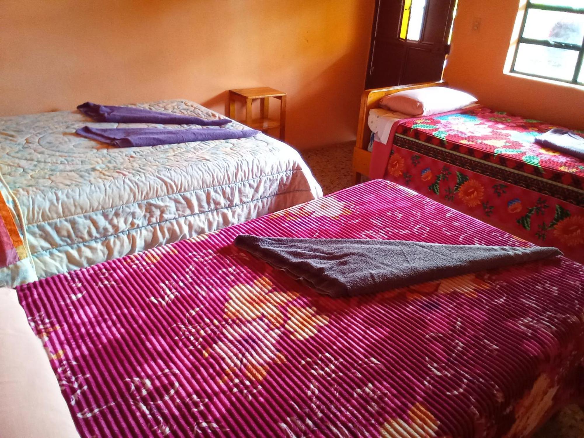 Hospedaje Santo Domingo Panajachel Exteriör bild