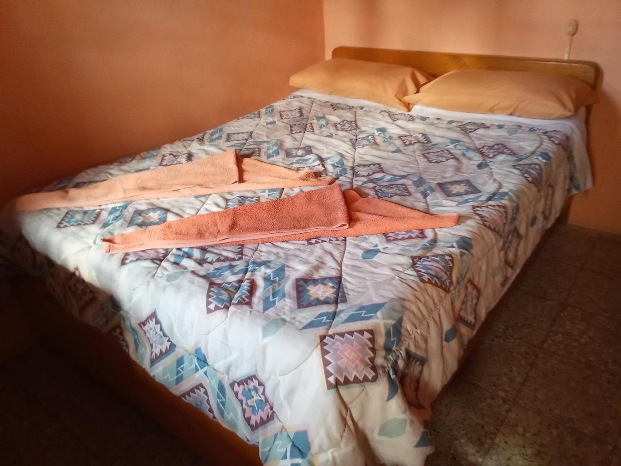 Hospedaje Santo Domingo Panajachel Exteriör bild