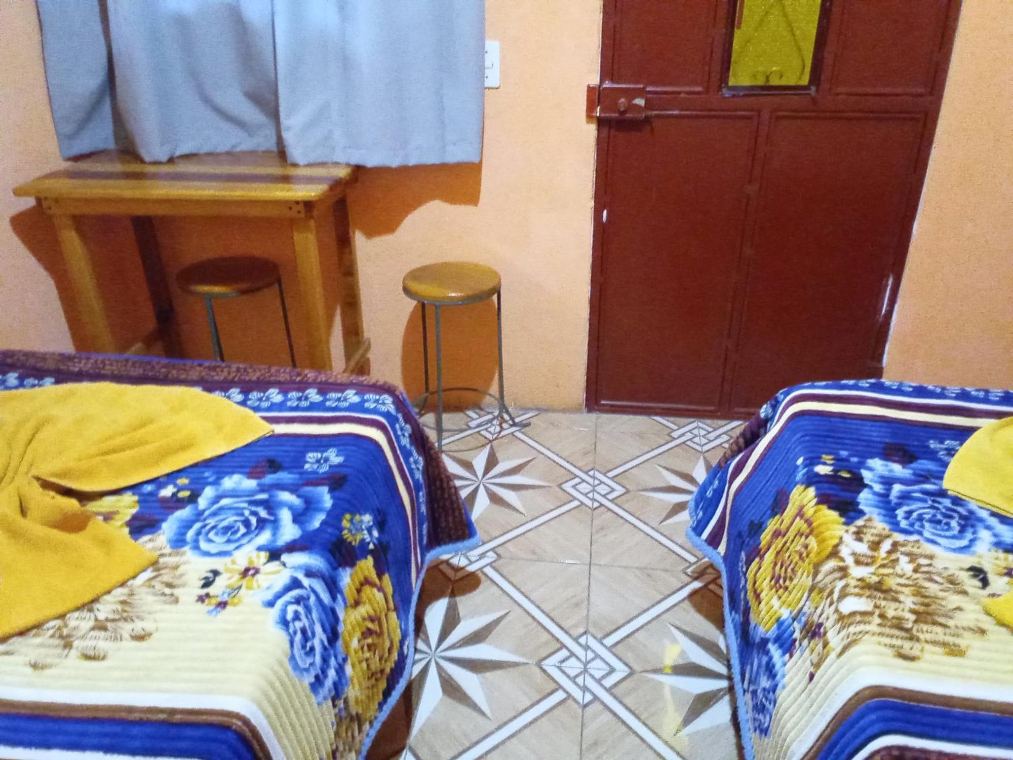 Hospedaje Santo Domingo Panajachel Exteriör bild
