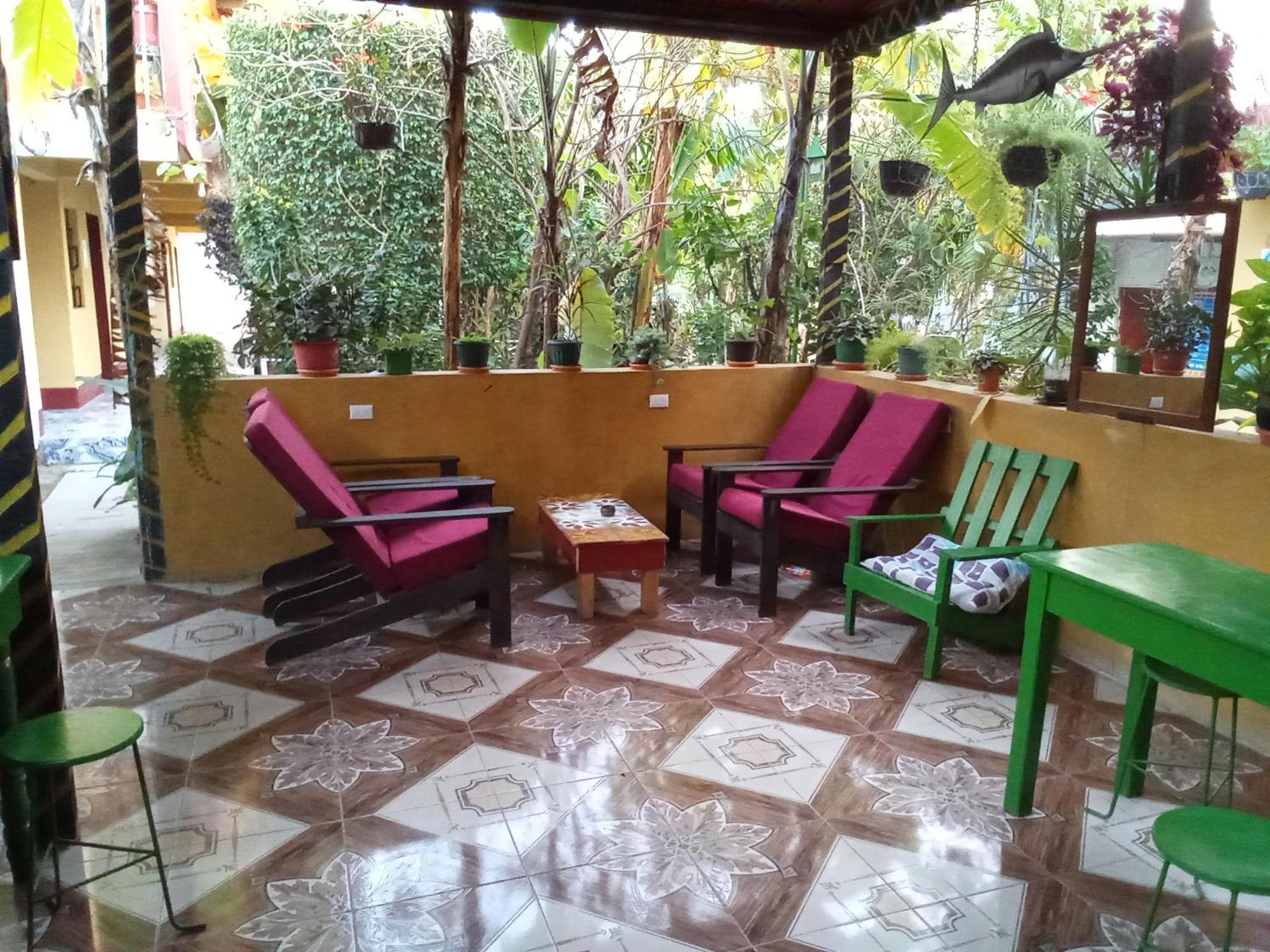 Hospedaje Santo Domingo Panajachel Exteriör bild