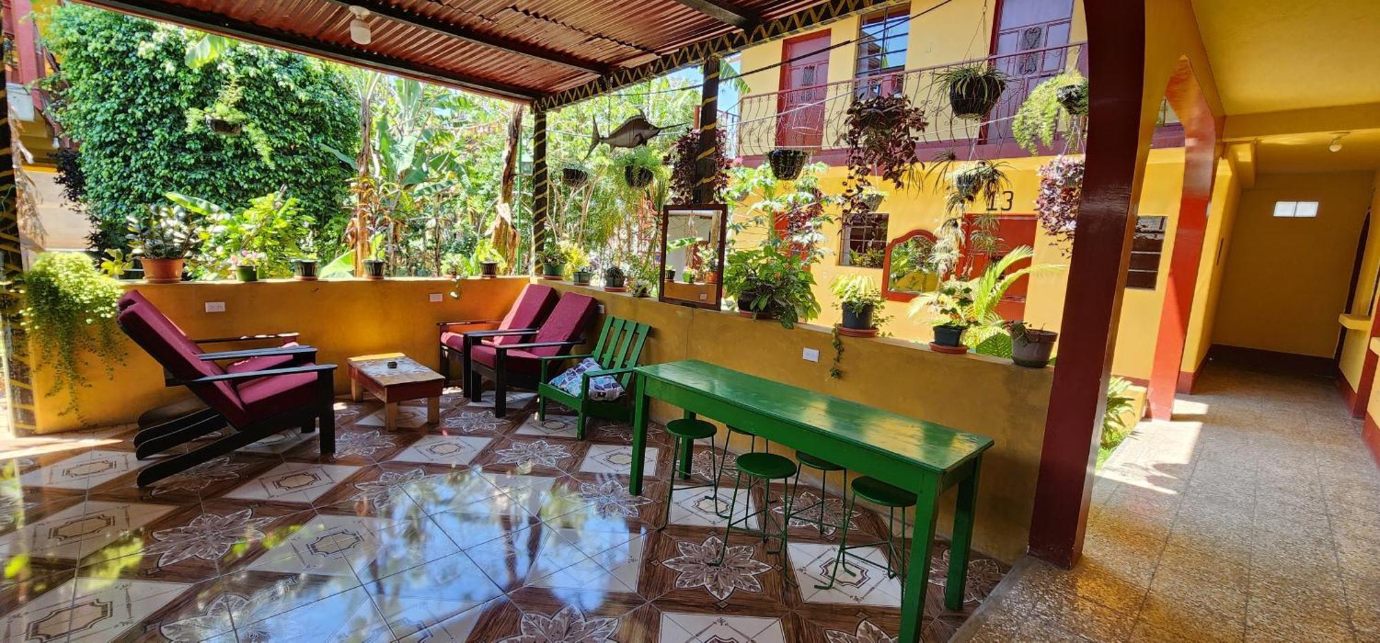 Hospedaje Santo Domingo Panajachel Exteriör bild