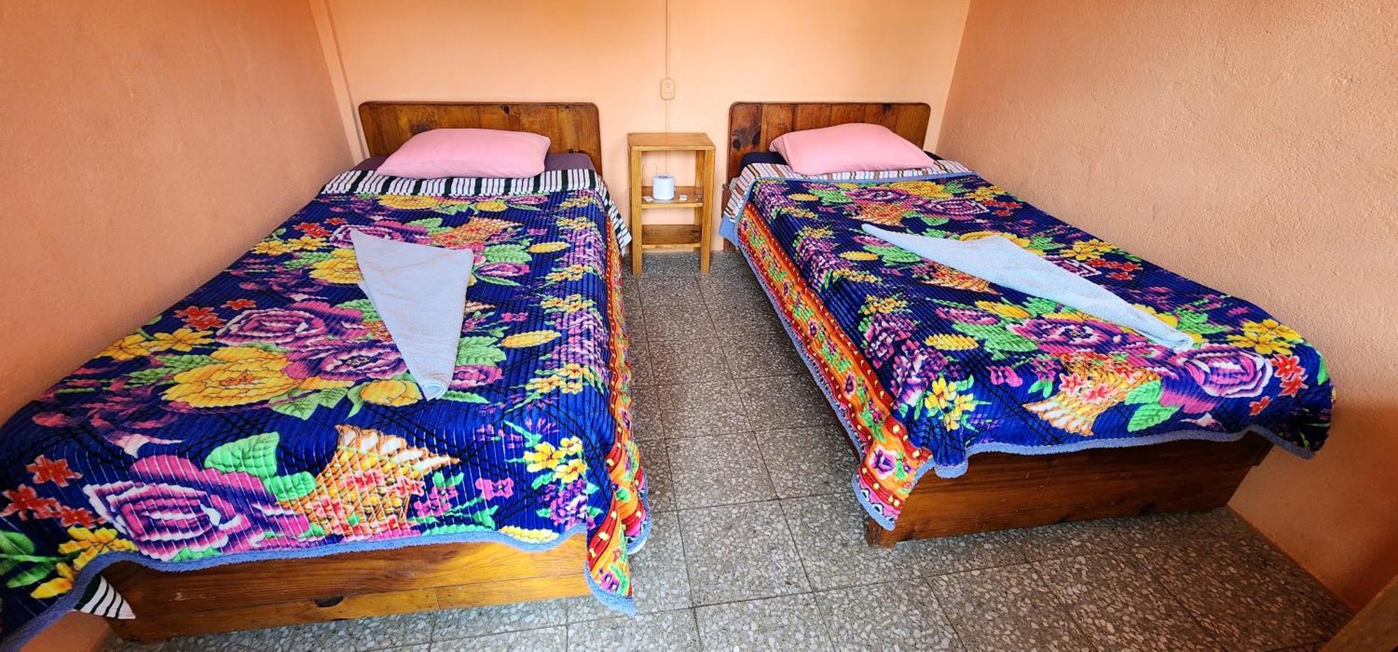 Hospedaje Santo Domingo Panajachel Exteriör bild