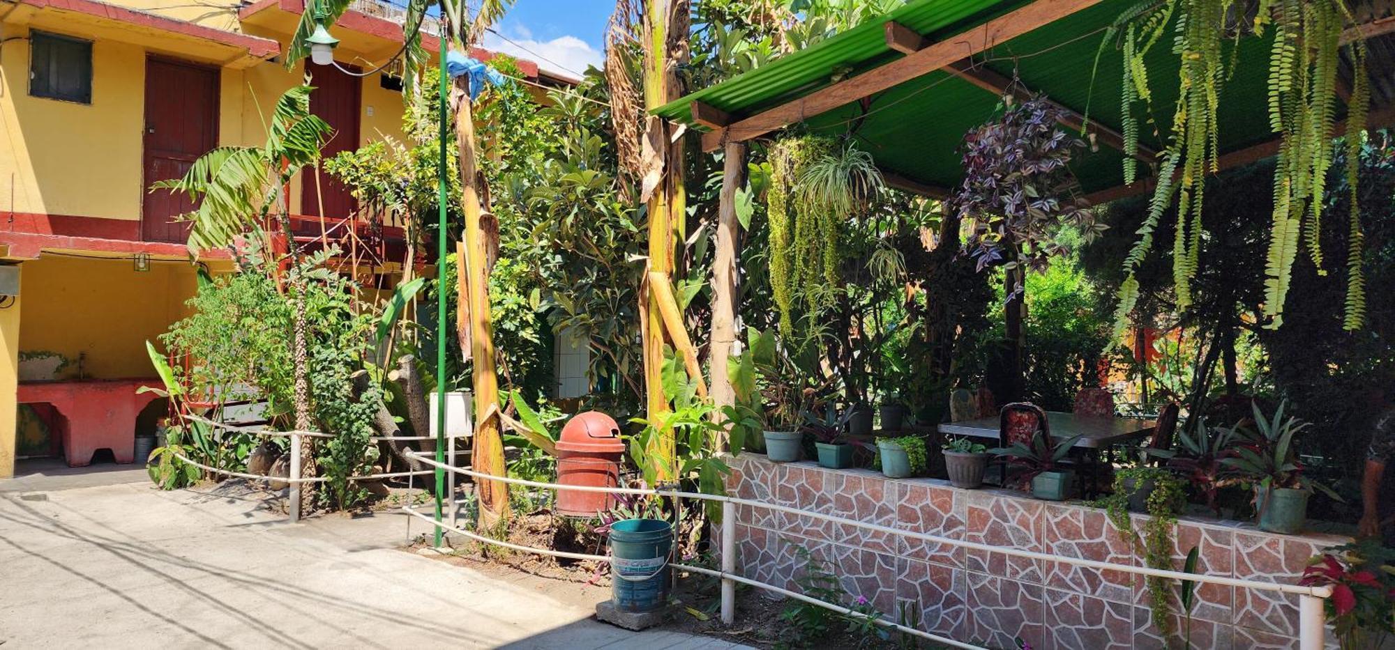 Hospedaje Santo Domingo Panajachel Exteriör bild