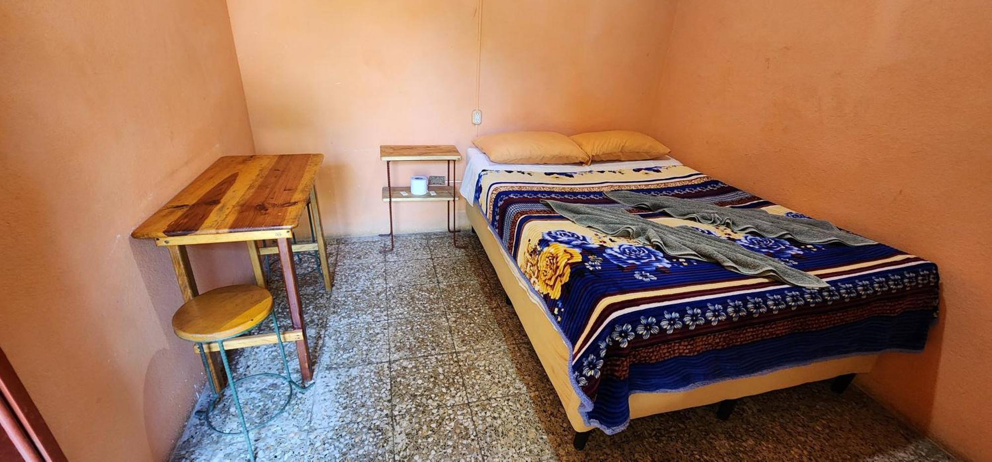 Hospedaje Santo Domingo Panajachel Exteriör bild