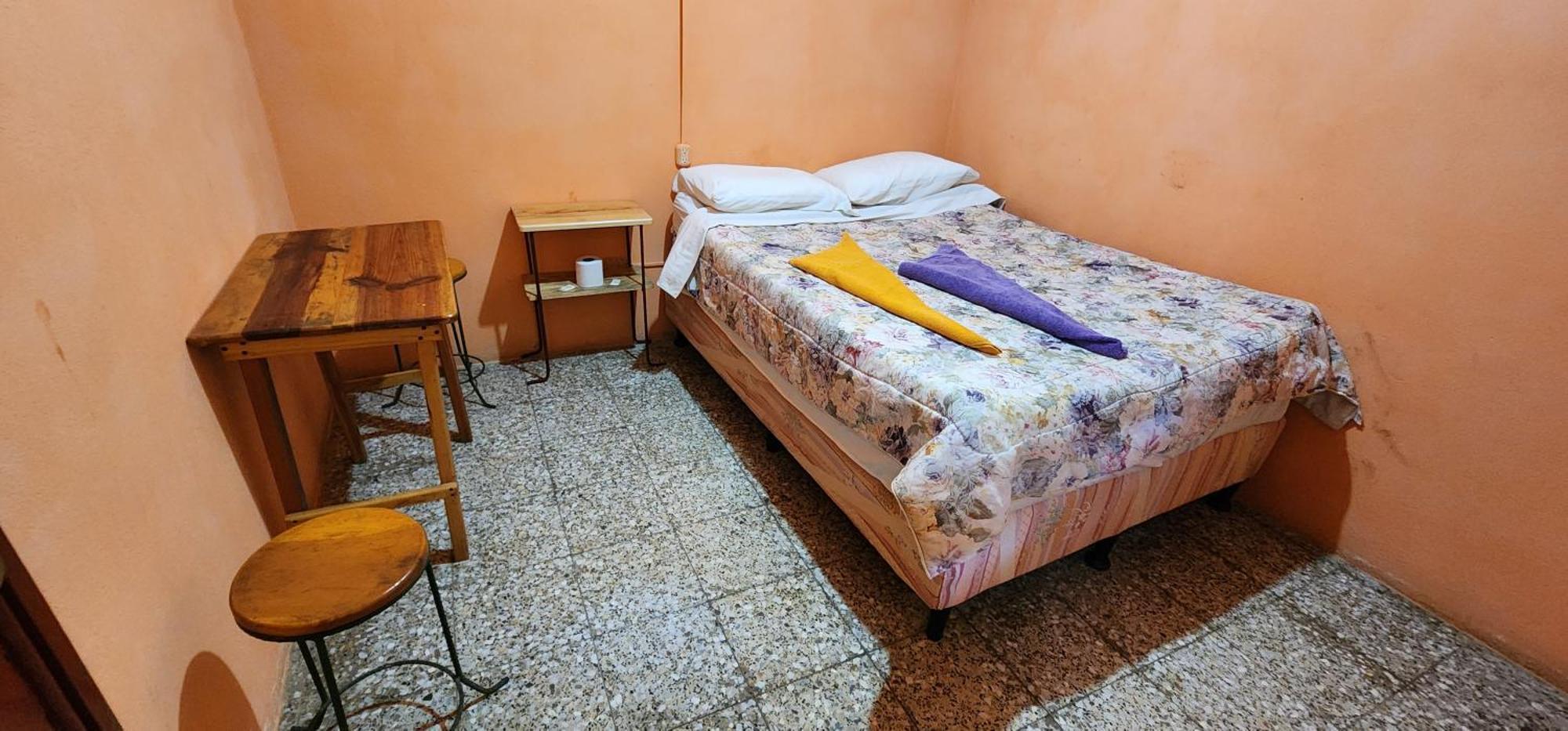 Hospedaje Santo Domingo Panajachel Exteriör bild