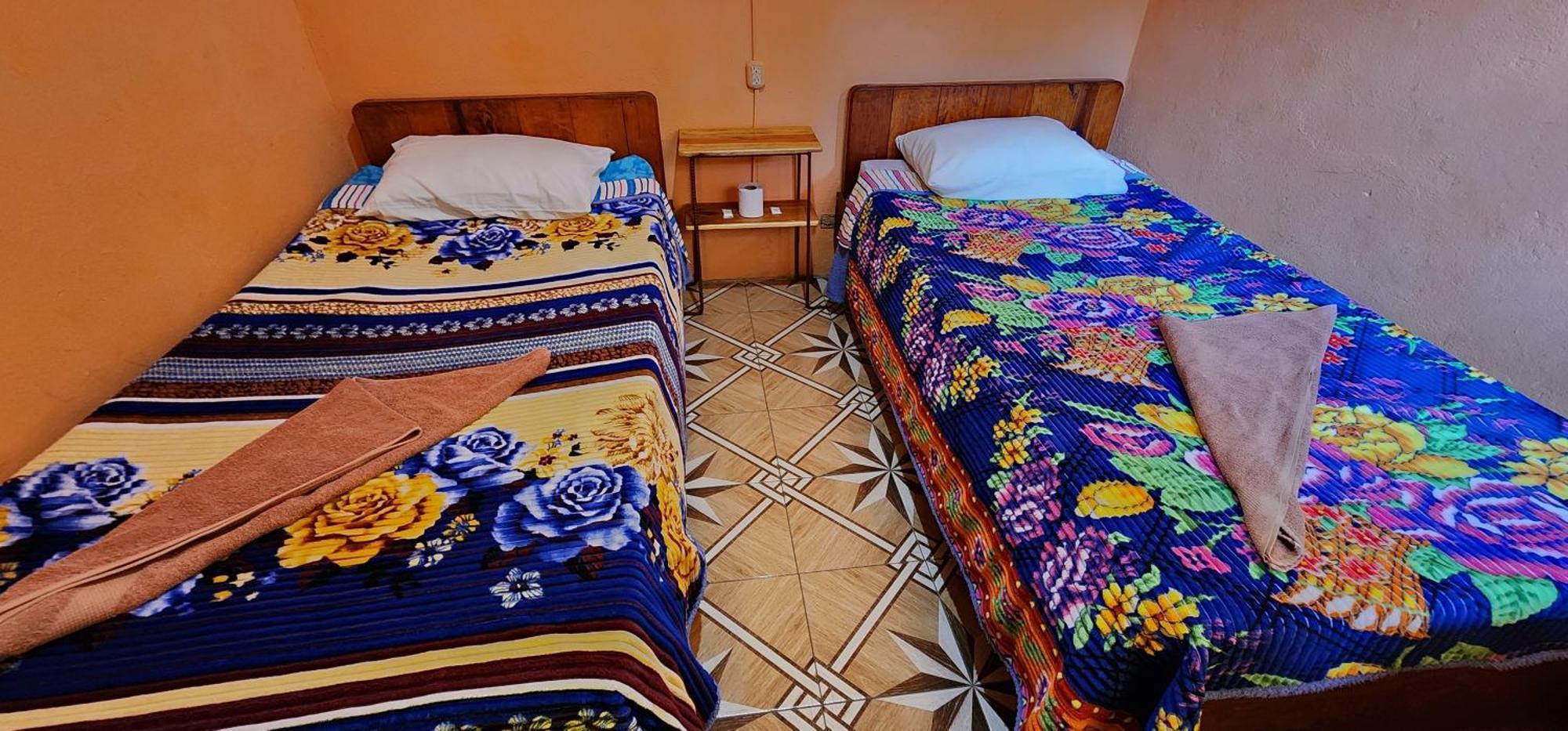 Hospedaje Santo Domingo Panajachel Exteriör bild