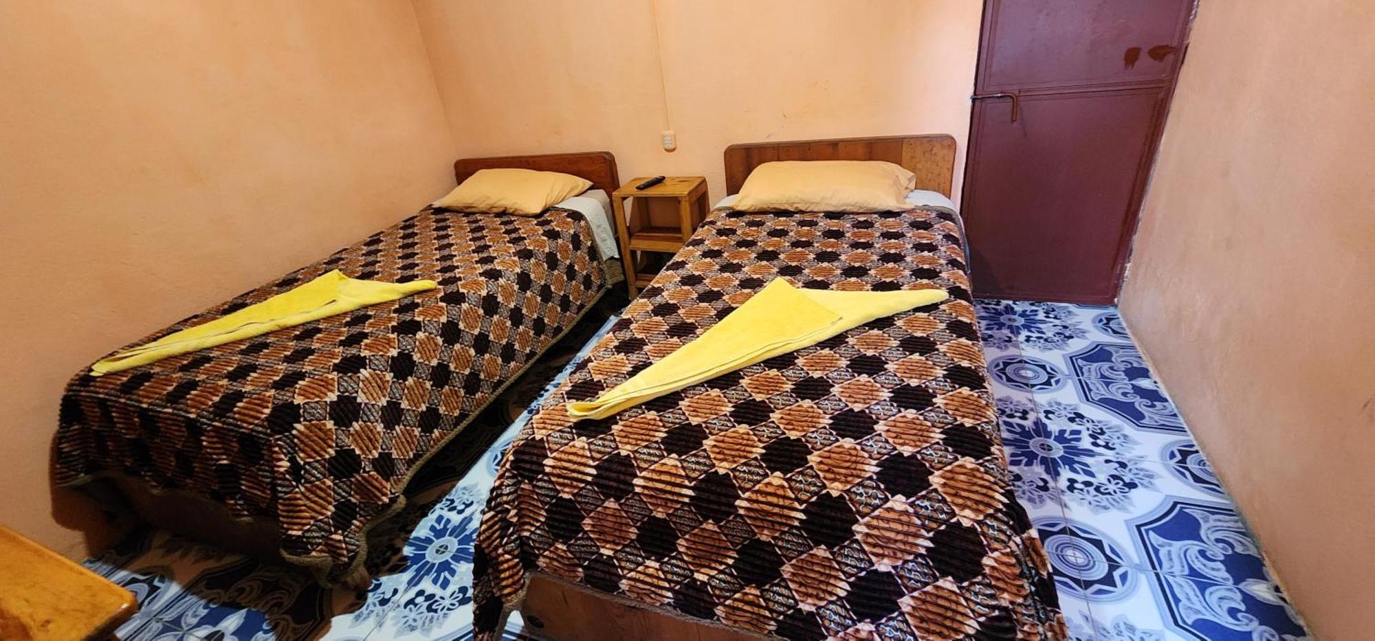 Hospedaje Santo Domingo Panajachel Exteriör bild
