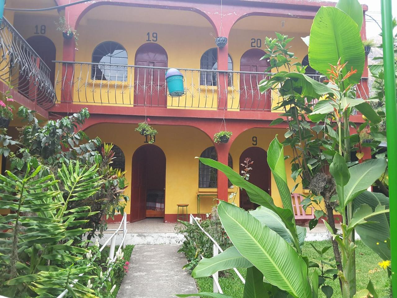 Hospedaje Santo Domingo Panajachel Exteriör bild
