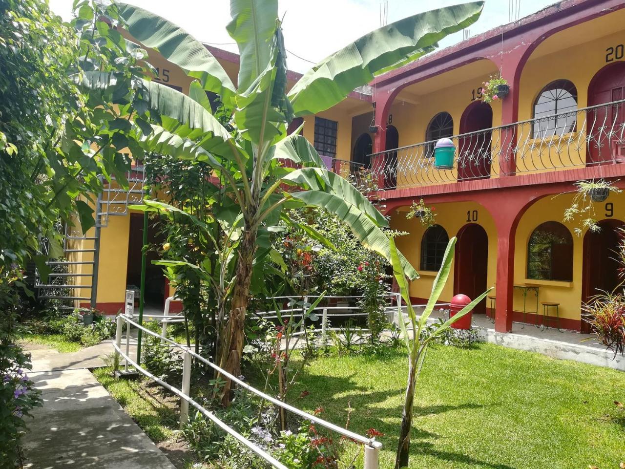 Hospedaje Santo Domingo Panajachel Exteriör bild